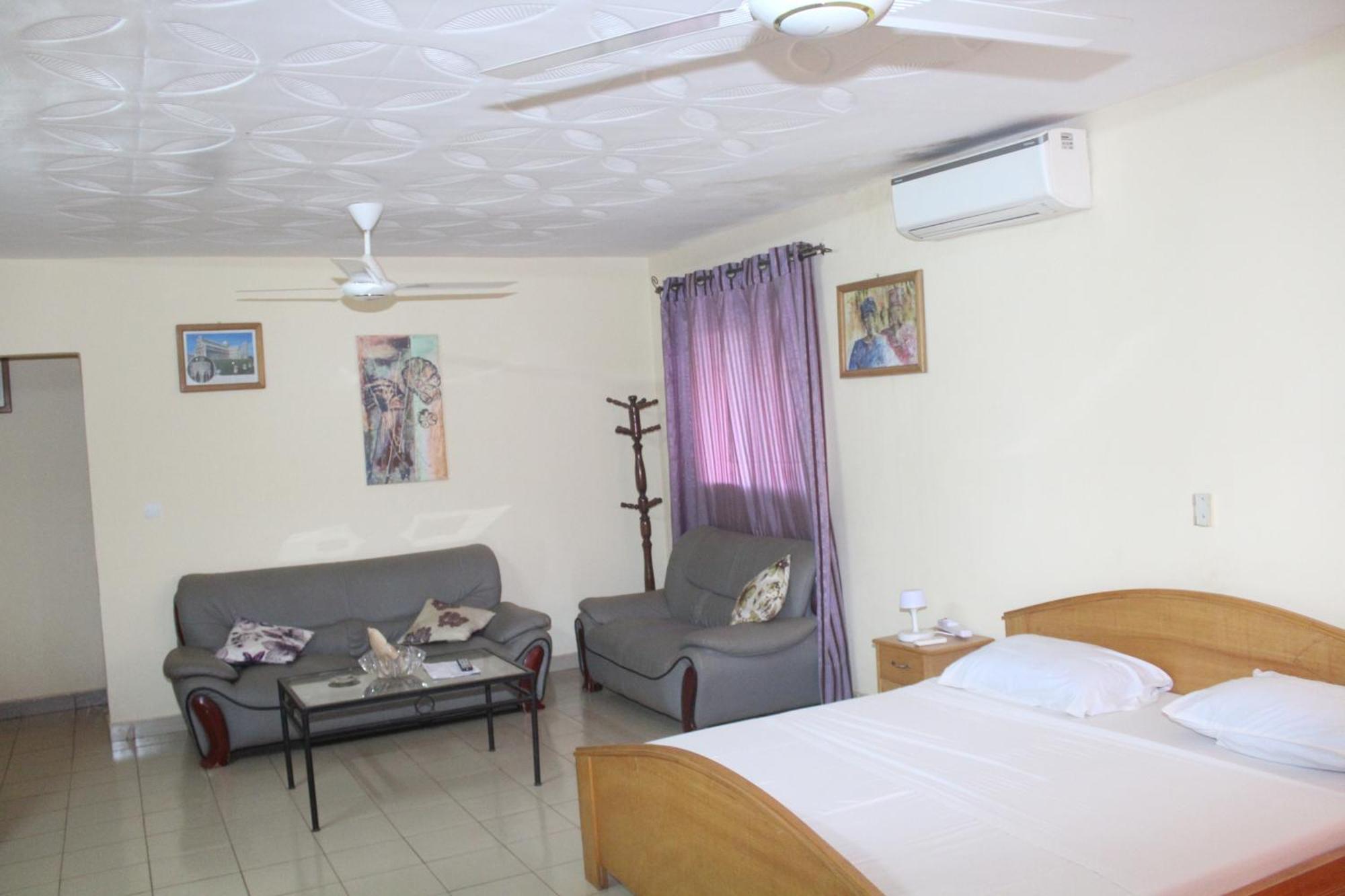 אואגדוגו Residence Diane מראה חיצוני תמונה