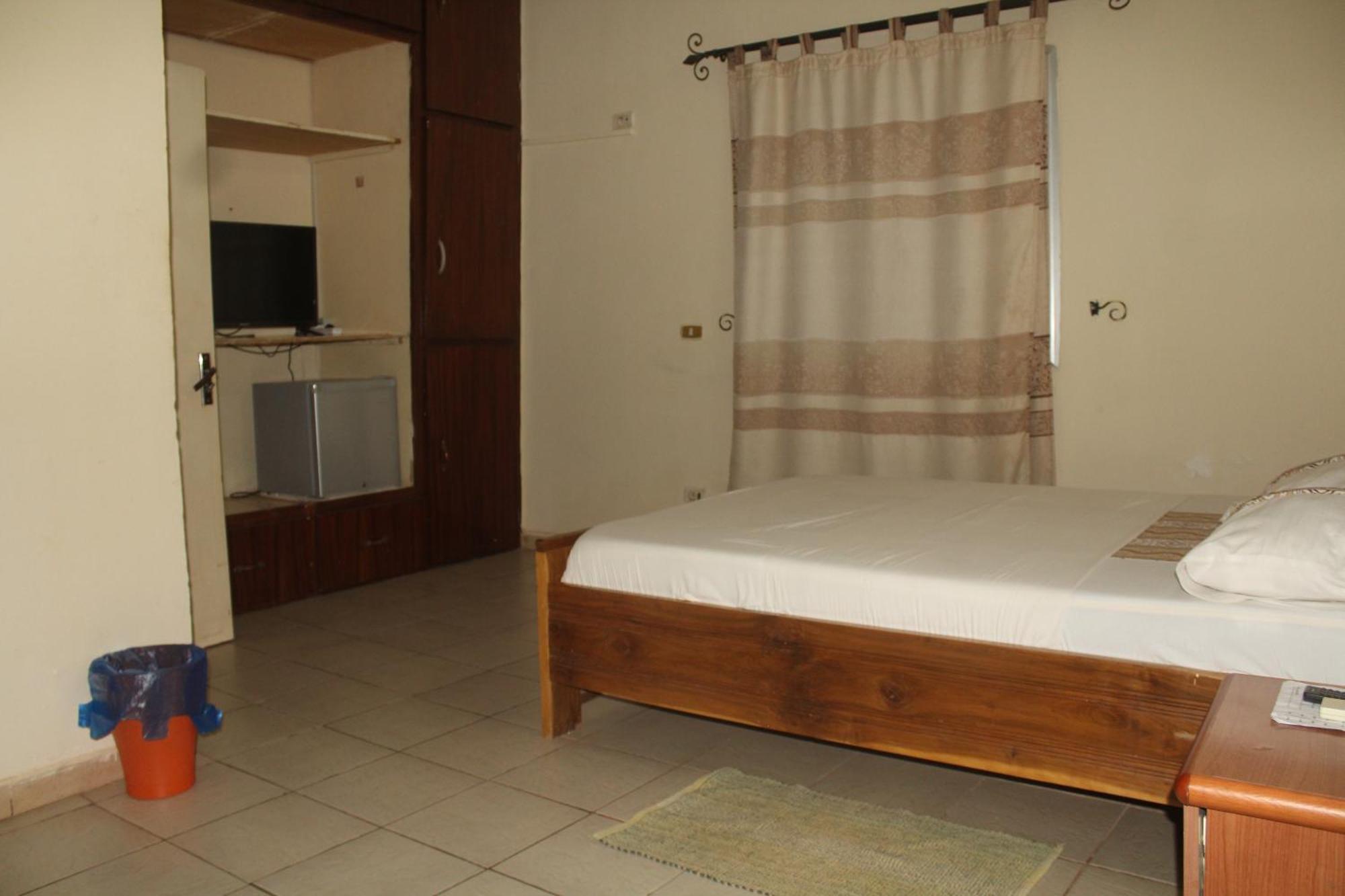 אואגדוגו Residence Diane מראה חיצוני תמונה
