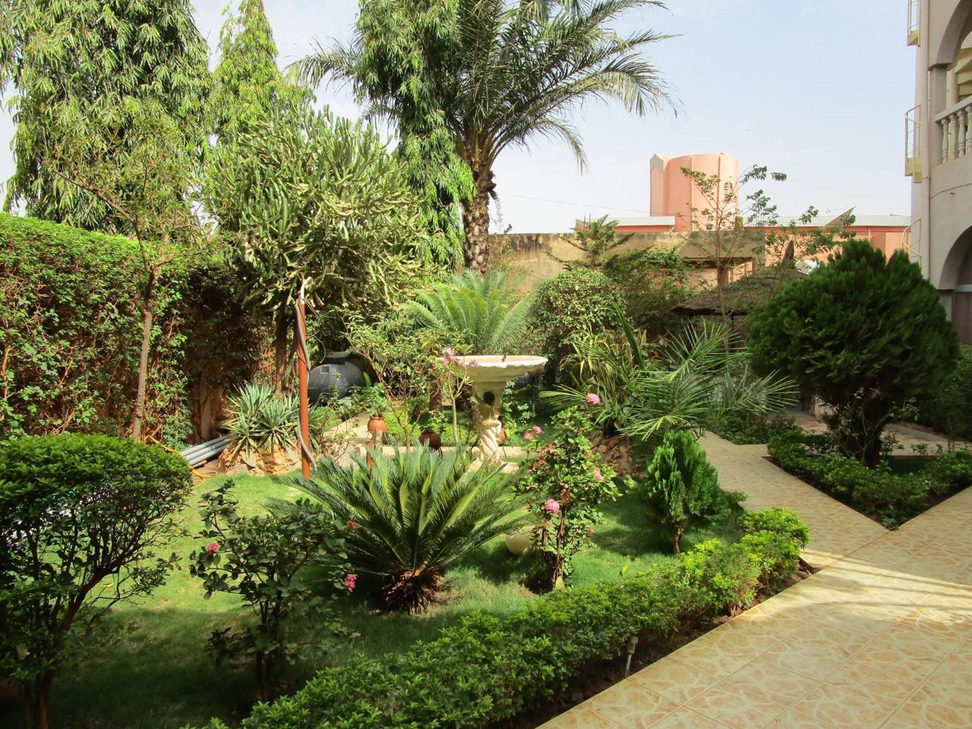 אואגדוגו Residence Diane מראה חיצוני תמונה